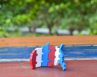 Llavero con mapa de EE. UU. del 4 de julio, estilo rompecabezas, patriótico, rojo, blanco y azul, impreso en 3D, regalo para el Día de la Independencia, viajeros, coleccionistas y fanáticos.