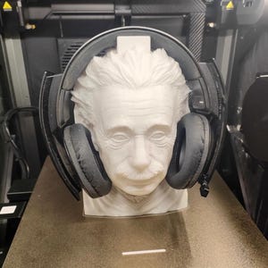 Genius Scientist Headphone Stand – 3D Printed Iconic Bust for Desk Setup | Smart Office Decor | Geek Gift for Physics & Science Lovers
