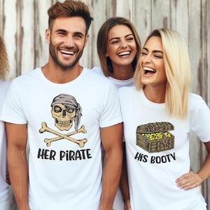 Camisetas de casal para piratas e saques dele • Camisetas de férias de cruzeiro • Camisetas engraçadas para casais • Camiseta de cruzeiro combinando marido e mulher • Camisetas engraçadas de piratas