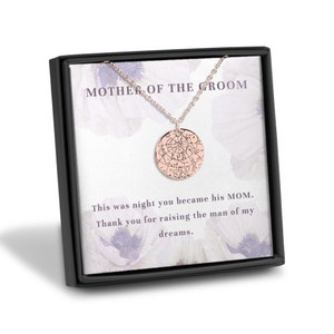 Collier carte des étoiles personnalisé pour la mère du marié, cadeau personnalisé, carte des étoiles précise par date et lieu, carte de la constellation, bijoux de mariage
