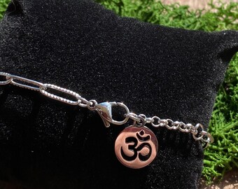 Bracelet Aum, avec rallonge de chaîne en laiton, Mixte, couleur acier, idée cadeau, fêtes des mères, anniversaire, bijoux acier