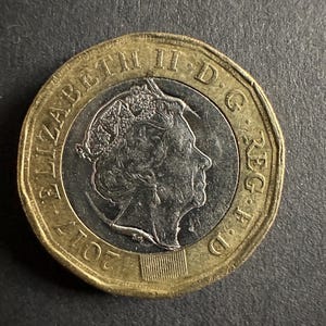 Very Rare 2017 One Pound Coin Elizabeth II - Misprinted Circle Queens ...