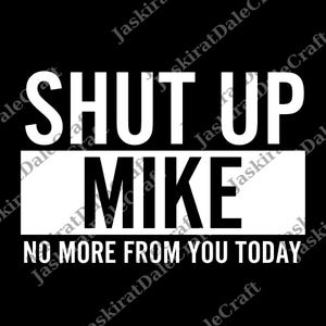 以下が含まれることがあります： 黒い背景に白い文字。「SHUT UP MIKE」という言葉が大きな大文字で書かれています。「MIKE」は白い長方形の中にあります。その下に、小さな白い文字で「NO MORE FROM YOU TODAY」と書かれています。