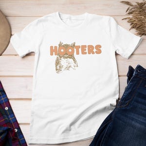 Hooters Owl T-Shirt, Hooters Shirts, Gift for Hooters Girl, Gifr for her, gift for him, Hooters owl print, Hooters Owl shirt, Hooters girl