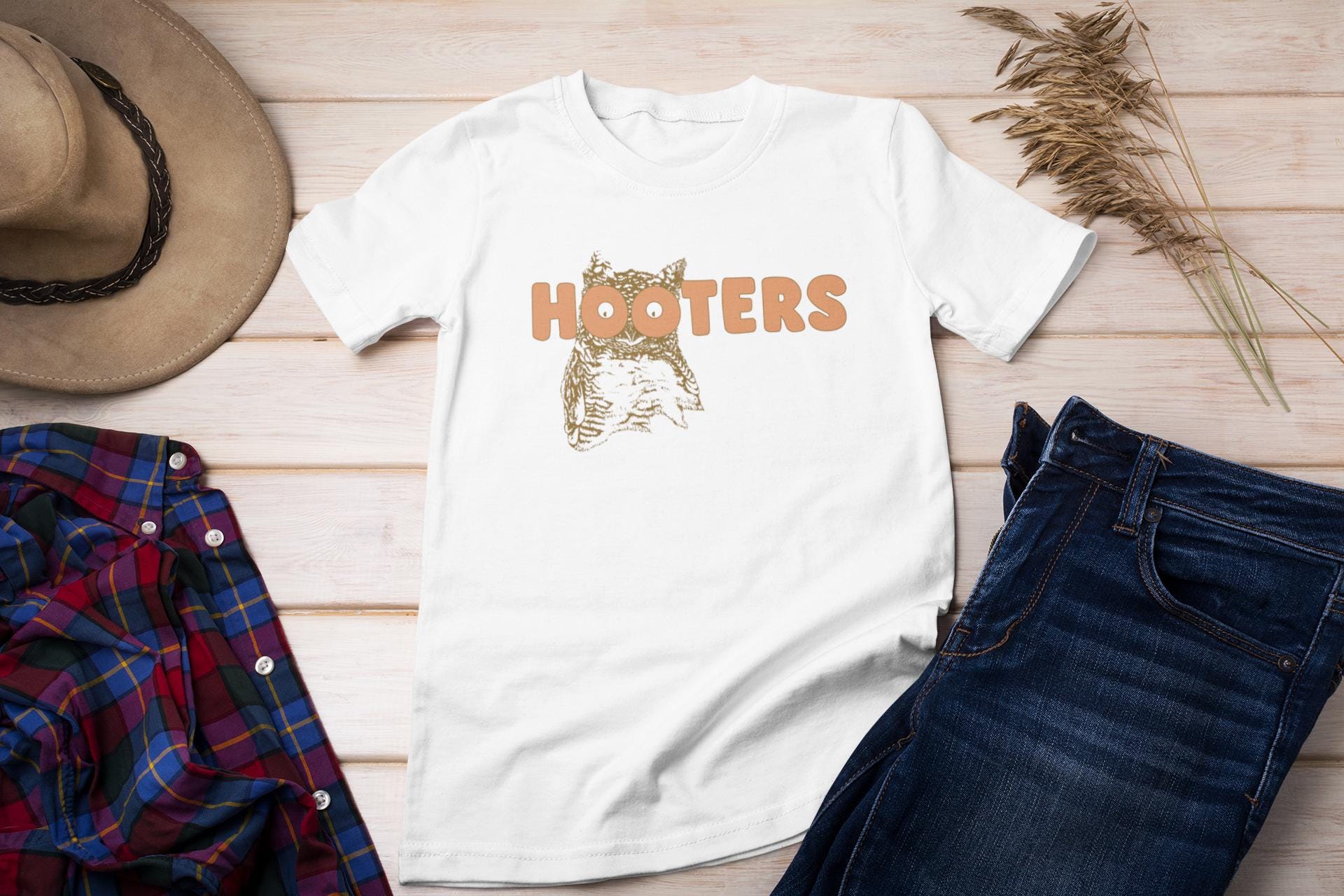 Hooters Owl T-Shirt, Hooters Shirts, Gift for Hooters Girl, Gifr for her, gift for him, Hooters owl 