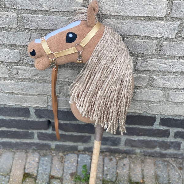 Cool brown mare hobby horse hobby horse. Luxury bridle and stick included. Hobbyhorse has a long mane!! Extra soft.