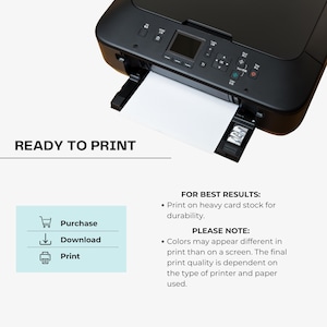Puede incluir: Una impresora negra con una hoja de papel blanca saliendo de la bandeja de salida. El texto "READY TO PRINT" est&aacute; encima de un gr&aacute;fico con las palabras "Purchase", "Download" y "Print".