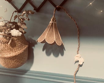 Lampe clochette en rotin et toile de jute, baladeuse vintage artisanale française , décoration campagne chic, shabby chic, cottage