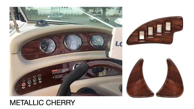 Puede incluir: Primer plano de un tablero de barco con acabado de madera. El tablero tiene un volante, indicadores y algunos botones. La imagen tambi&eacute;n muestra tres piezas de moldura de madera separadas, una con una fila de botones y dos con forma de media luna.