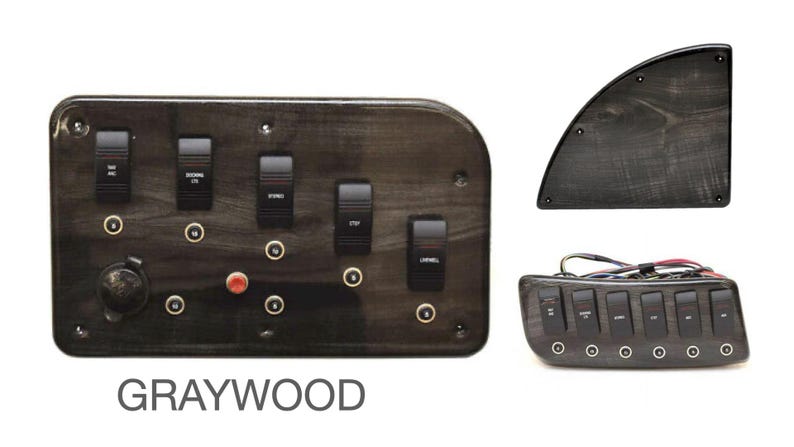 Puede incluir: Un panel de interruptores de madera gris con ocho interruptores de palanca y un bot&oacute;n rojo. El panel tiene un acabado de madera y est&aacute; etiquetado como "GRAYWOOD".