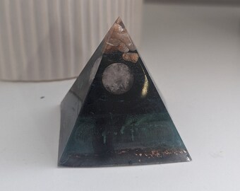 Sunstone and rose quartz pyramid
