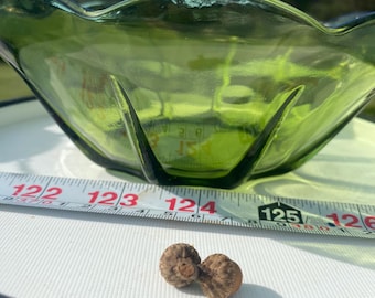 Vintage Avocado Green Glass Salad Bowl -  Scalloped Design 1960’s