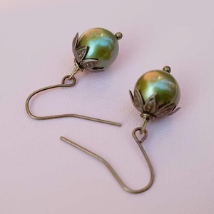 Green Freshwater Pearl Earrings, Vintage Style Pearl Earrings, Antique Leaf Bead Cap Pearl Earrings, Wedding Pearl Earrings, Bridal Earrings