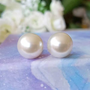 Pearl Clip On Earrings, White Pearl Clip On Ear Studs, Bridal Earrings, Wedding Pearl Earrings, Pearl Non Pierced Ear Earrings, Gift for Her