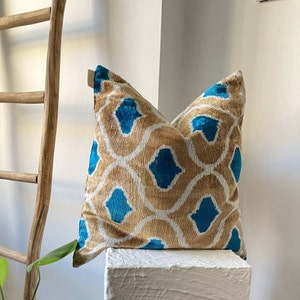 Velvet ikat Pillow Cover, 20x20 Decorative Pillow Cover, Cream Blue Velvet ikat Pillow , Velvet ikat Cushion,Colorful Pattern Throw Pillow