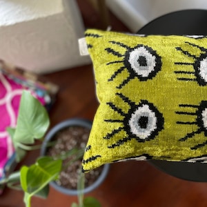 Evel Eye ikat Velvet Pillow,Green Evel Eye Pillow Covers 12x20, Lumbar ikat Pillow, Velvet Decorative Pillow, Lumbar ikat Velvet Pillows