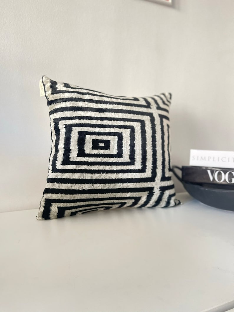 HeraStoree Silk Velvet Ikat Pillow Cover - Thumbnail 3