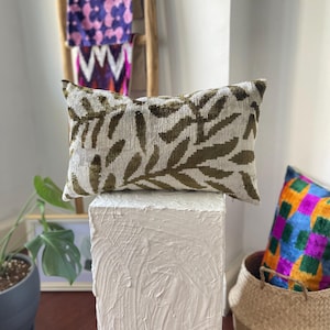 Green Leaf ikat Velvet Pillow,Green White Leaf Design Lumbar Velvet ikat 12x20,Green Velvet ikat Cushion,Velvet throw Pillow,Garden Decor