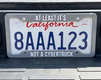 Almeno non è un Cybertruck Cornice portatarga Decorazione divertente per auto Accessori per auto di merda Regalo scherzoso per uomini Ragazzo dell'auto Scherzo Meme Cornice paraurti