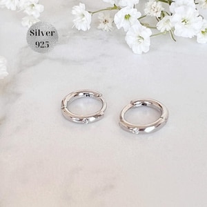 Piccoli orecchini a cerchio da 8 mm in argento 925 con zirconi cubici, per il trago, con secondo foro, per il piercing al lobo della cartilagine e all'elica, orecchini delicati da daith, regalo per lei