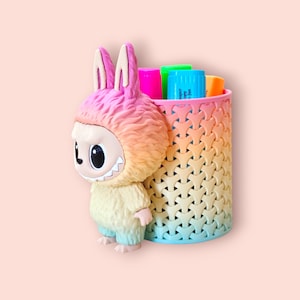 Labubu pen holder
