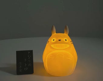 Luminária LED do Meu Vizinho Totoro, de Shigaraki Ware, figura oficial do Studio Ghibli.