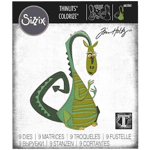 Puede incluir: Un juego de troqueles Sizzix Thinlits Colorize que muestra un dragón verde con cuello largo, cuerpo texturizado y cola enroscada. El empaque incluye el logo de Sizzix, la firma de Tim Holtz, el número 665361 y el texto 9 TROQUELES.