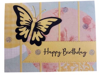 Tarjeta de cumpleaños con diseño de mariposa: técnica mixta
