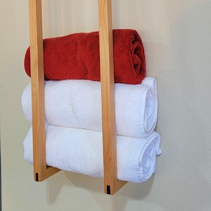 Floating Alder Wood Towel Rack: Minimalist Bathroom Organizer