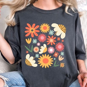 Retro Daisy Shirt, Boho Flowers Shirt, Comfort colors shirt, Floral Shirt, Flower Shirt, Gift for Women, Wildflower T-Shirt, Nature Lover