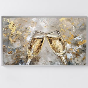 Könnte beinhalten: Gerahmtes Kunstwerk mit zwei Champagnergläsern, die anstoßen. Die Gläser sind mit einer goldenen Flüssigkeit gefüllt, vor einem strukturierten Hintergrund aus Gold-, Weiß- und Grautönen. Das Kunstwerk erinnert an eine Feier.