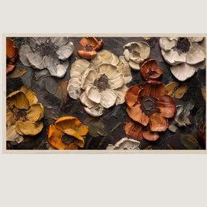 Könnte beinhalten: Ein rechteckiges Wandbild mit einem dicken Impasto-Ölgemälde verschiedener Blumen in Creme-, Weiß-, gebrannten Orange- und Senfgelbtönen vor einem dunklen, strukturierten anthrazitfarbenen Hintergrund mit durchgehend sichtbaren Pinselstrichen.