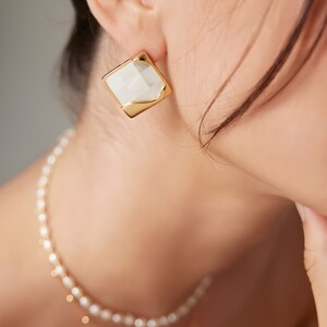 Mother&#39;s Day Gift Shell Earrings, Rose Gold Geometric Design, Chic Square Shell Dangles, Elegant Jewelry for Her
