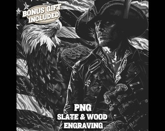 Puede incluir: Ilustración digital en blanco y negro de un hombre con un sombrero de tres picos y una chaqueta de cuero, sosteniendo una espada. El hombre está de pie frente a una bandera estadounidense con un águila. El texto "PNG SLATE & WOOD ENGRAVING" está en la parte inferior de la imagen.