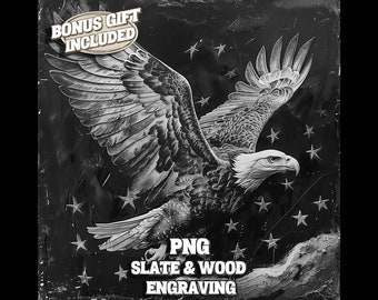 Puede incluir: Ilustración digital en blanco y negro de un águila calva con las alas extendidas, volando sobre un fondo de estrellas. El texto "PNG SLATE & WOOD ENGRAVING" está en la parte inferior de la imagen.