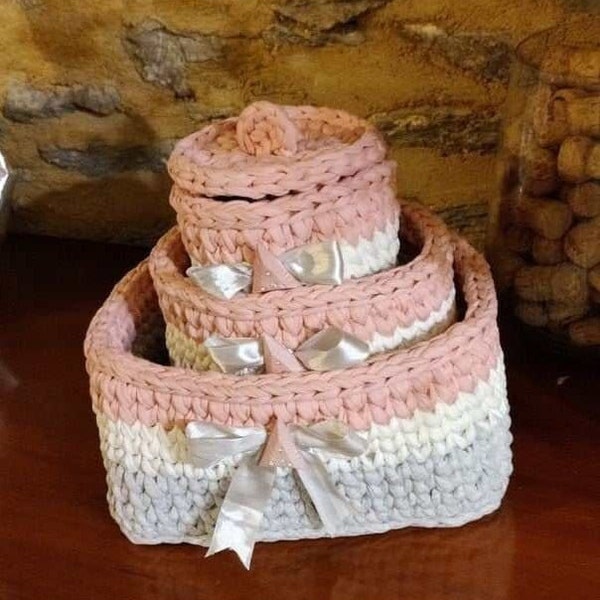 Lot de 3 paniers de rangement au crochet en trapilho, cadeau pour la nouvelle maman , pour rangements divers sur la table à langer