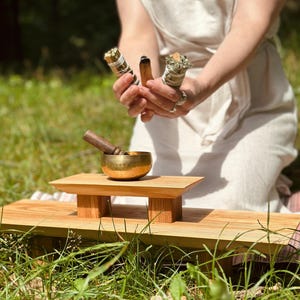 Altar de meditación de roble hecho a mano: santuario de yoga zen, mesa de puja espiritual