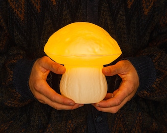 Organic Mushroom Mood Table Lamp - 3D Printed Bedroom Accent Light for Ambient, Bedside Atmosphere