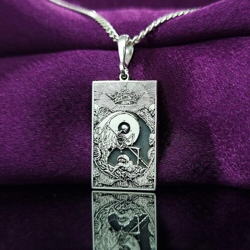 Collier carte de tarot mort en argent, pendentif squelette faucheuse, bijoux d'Halloween personnalisés, cadeau symbolique Memento Mori, ange de la mort