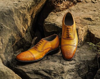 Maßgeschneiderte handgemachte Tan Farbe echtes Leder Cap Toe Brogue Toe Männer Oxford Schuhe