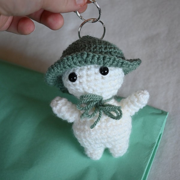 mini amigurumi bob vert kawaii accroche en crochet mini doudou mignon bonhomme aventurier peluche bijoux de sac fait main porte clés enfant