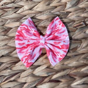 PINK CAMO: Camo baby bow, Baby bow, Baby headwrap, Stretchy fabric, Bullet, Nylon, Clip, Hairtie, Sailor bow, Headband