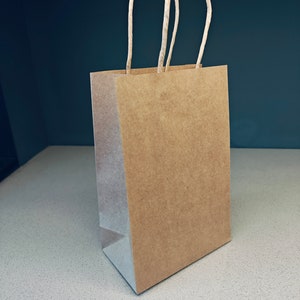 Grands sacs cadeaux en papier avec poignées torsadées Sacs à emporter en papier blanc marron pour cadeaux de mariage Sacs pour petites entreprises en gros