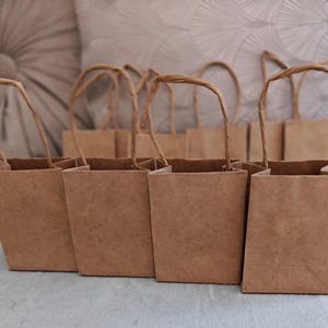 Mini sac-cadeau avec poignées torsadées pour petits objets Sacs de bricolage marron Très petits sacs de loisirs créatifs, sacs vides vierges, décoration de sacs à surprises