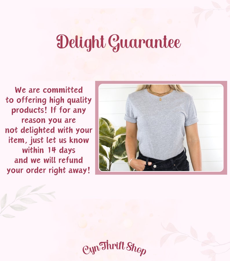 Pu&ograve; includere: Una maglietta grigia con una sovrapposizione di testo che recita "Delight Guarantee". Il testo spiega che il venditore si impegna a offrire prodotti di alta qualit&agrave; e rimborser&agrave; gli ordini entro 14 giorni se il cliente non &egrave; soddisfatto. Il testo include anche il nome del negozio "Cyn Thrift Shop".