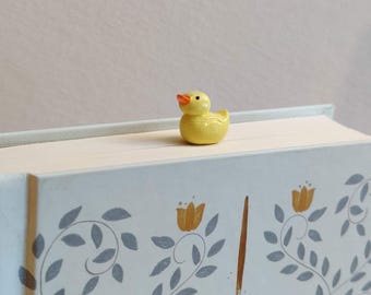 Lera Bokmärke Gem Figur | Gummi Anka | Söt | Minimalistisk | Bokälskare