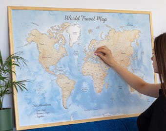 Mapa-múndi personalizado em aquarela: tela de viagem com alfinete, emoldurada