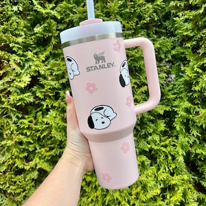 Snoopy Stanley 40oz Cup, Peanuts, Charlie Brown, Baby Snoopy, Kawaii, Dog, Puppy, Cute Birthday Gifts for Her, Mother’s Day Present