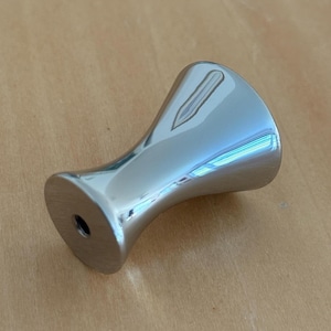 Vernikkelde ladehendel: moderne replica uit het midden van de eeuw (27 x 36,5 mm)