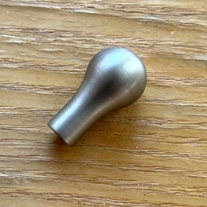 Prachtig vervaardigde replica McCobb moderne RYAN druppelvormige ladetrekker uit het midden van de eeuw - afwerking geborsteld nikkel